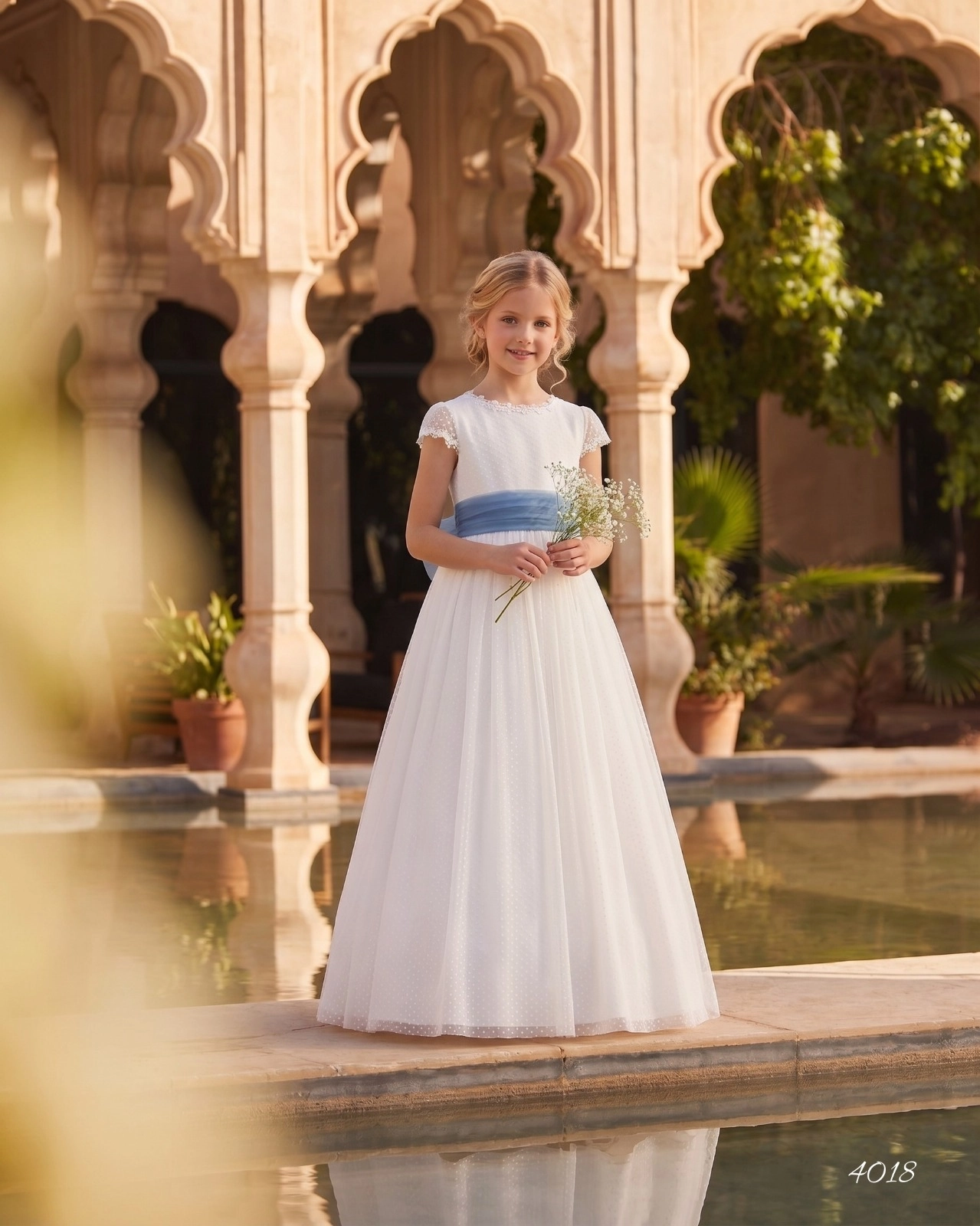 Vestido con fajín azul El osito de Claudia