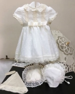 Traje de bautizo con topitos Lilus